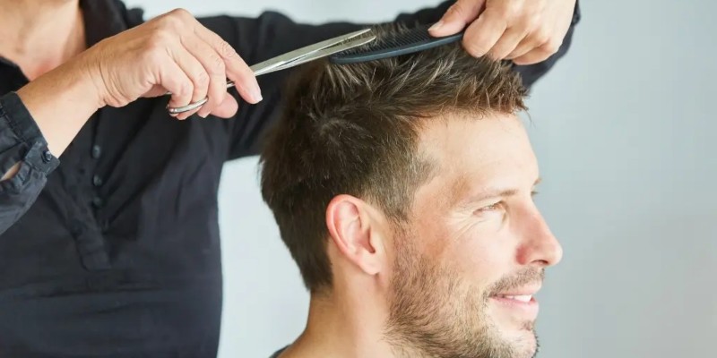 Việc nhuộm tóc có thể khiến tóc bị xơ rối
